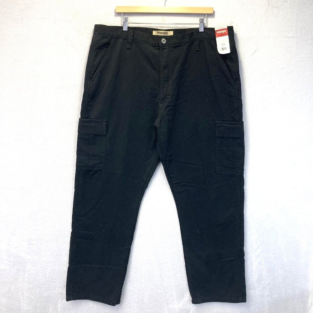 NWT Wrangler Fleece Lined Cargo Pants Mens 40x30 Black Winter Pockets 10ZM6LLBL - Picture 1 of 14
